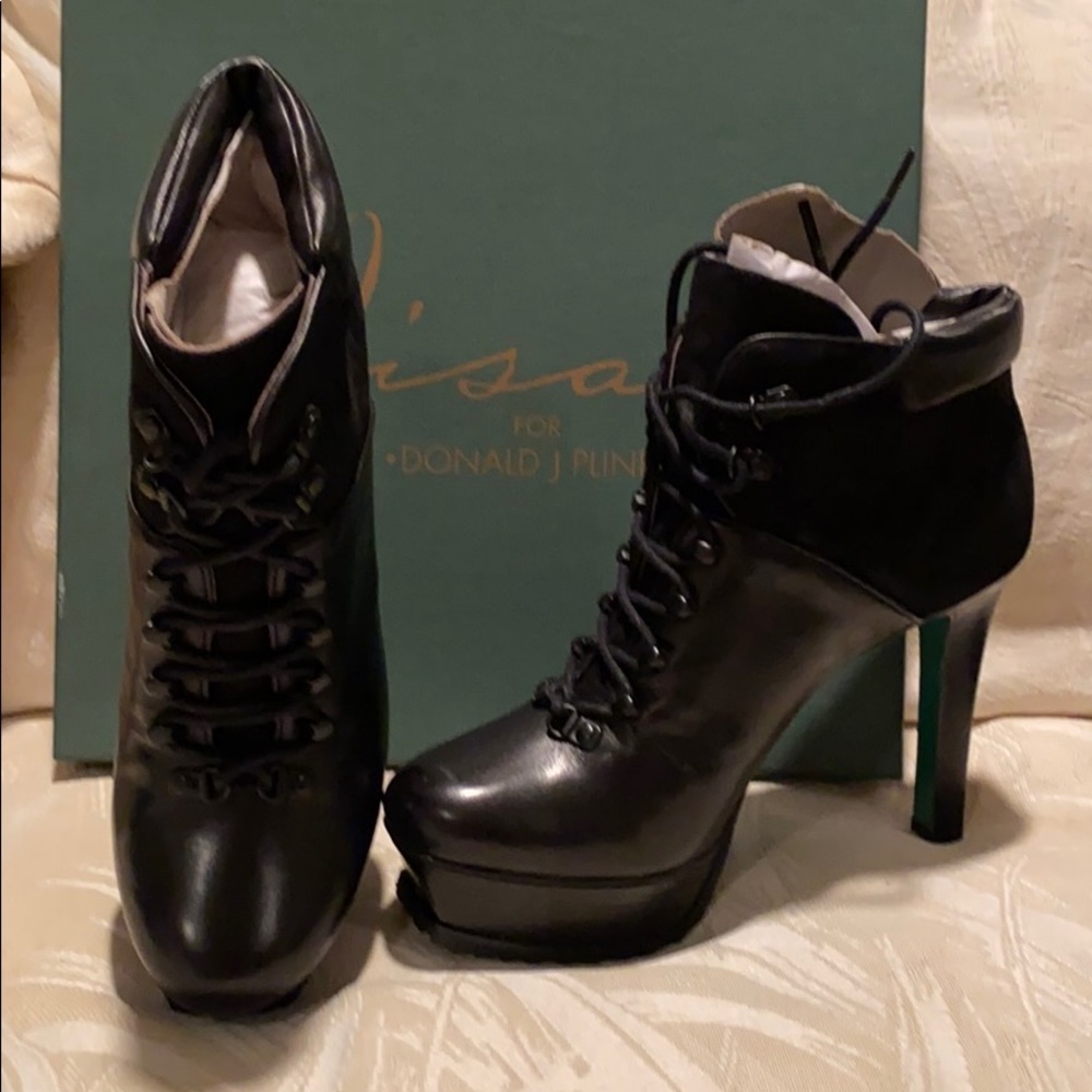 Lisa for Donald J Pliner never worn